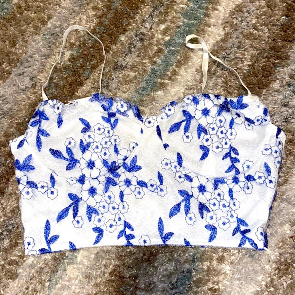 Women’s floral Crop-top blue & white fancy